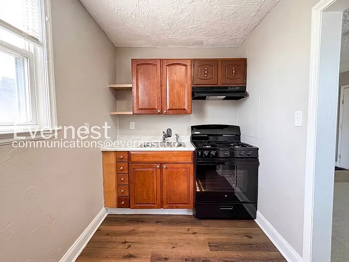 2 bed, 1.0 bath, 1496 sqft, $1,145 — Photo 4