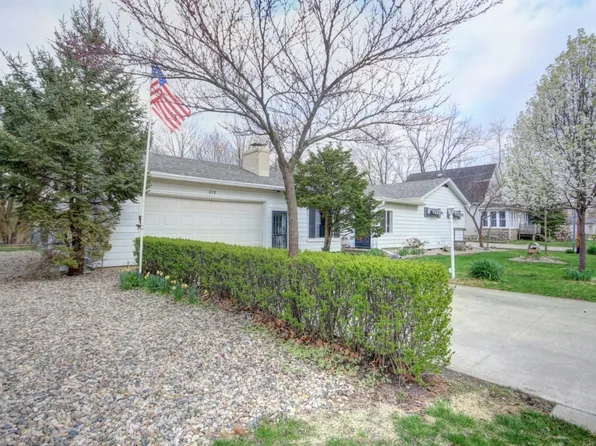 212 Brady Ln, Urbana, IL 61802