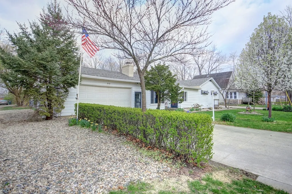 212 Brady Ln photo 1