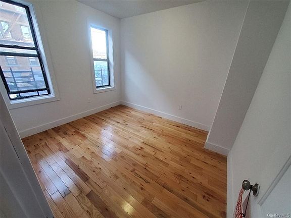 2nd image of 1164 Elder Ave