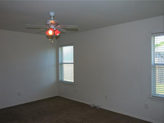 4th image of 113 Stonehaven Pl