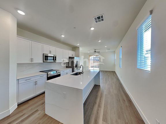3rd image of 501 Silverbell Falls Pl