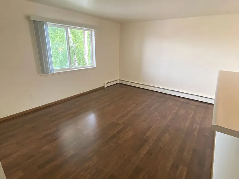 2415 Eureka St — Photo 8
