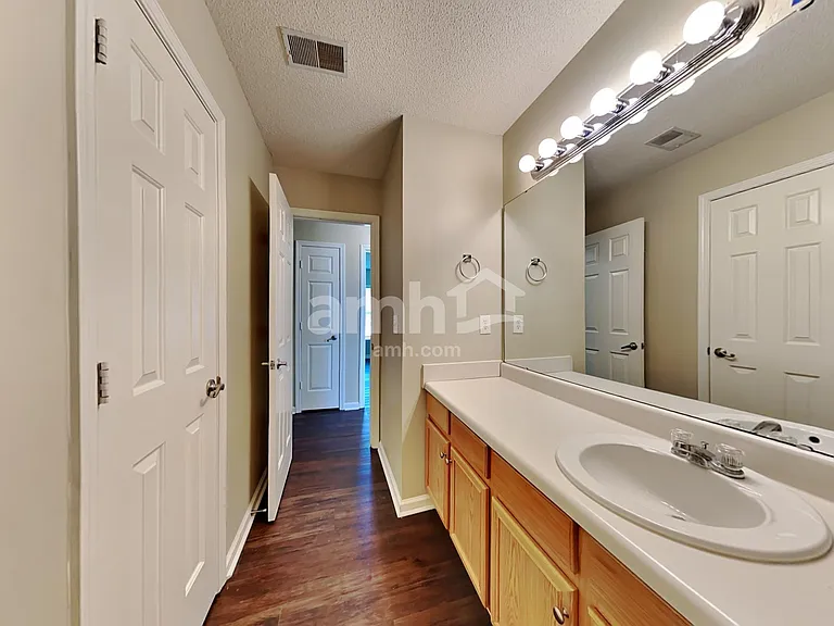 104 Reading Ct — Photo 18