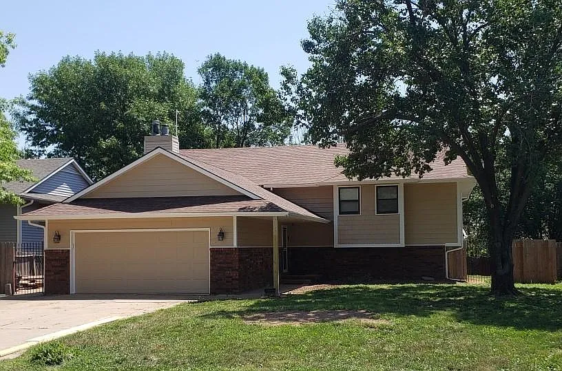 2312 N White Oak Rd
