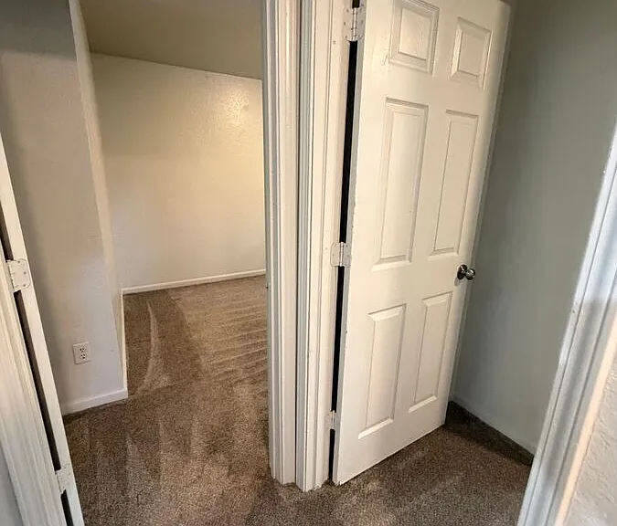 301 E Kansas St — Photo 47