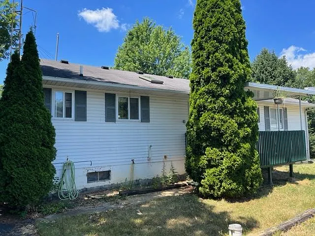 4077 Montcalm St — Photo 16