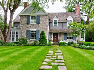 2952 Falmouth Rd, Shaker Heights, OH 44122