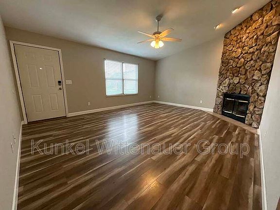 3rd image of 422 Nancy Dr
