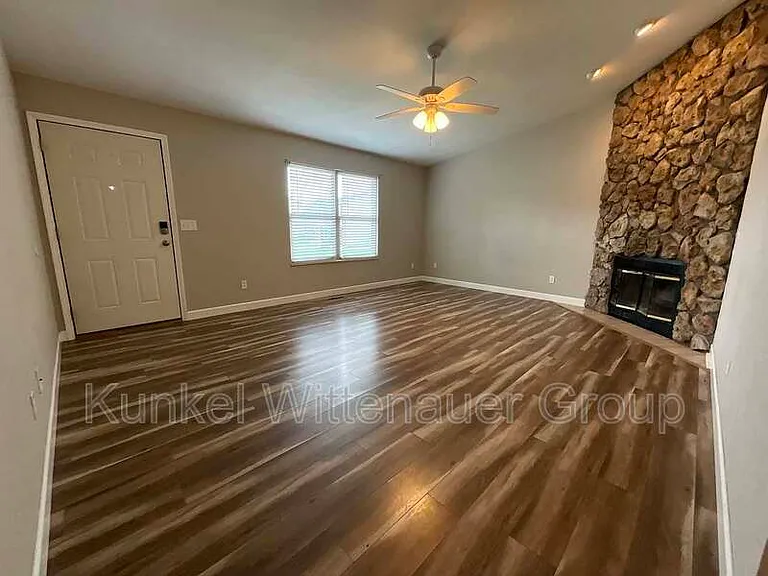 422 Nancy Dr — Photo 3