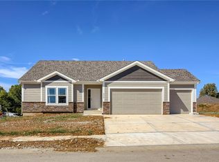 2300 NE Andromada Ct, Blue Springs, MO 64029