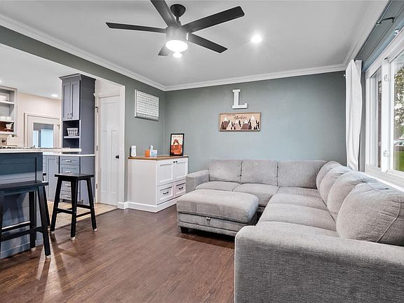 4th image of 146 E Donaldson Dr