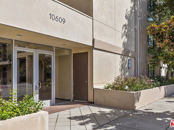 2nd image of 10609 Bloomfield St #301