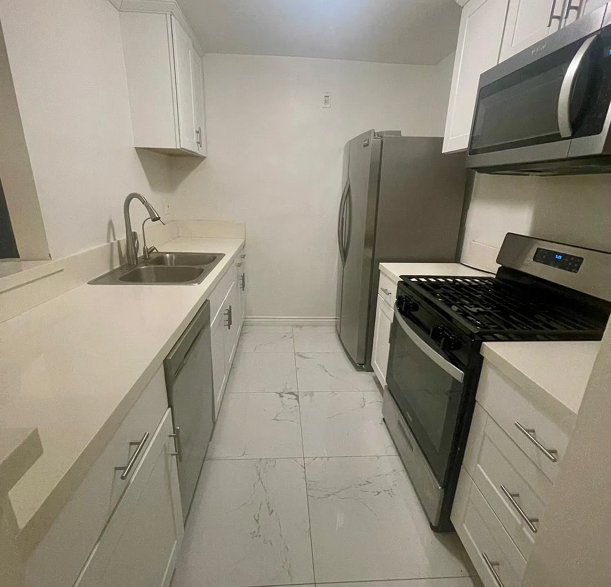3 bed, 1103 sqft, $2,700 — Photo 1