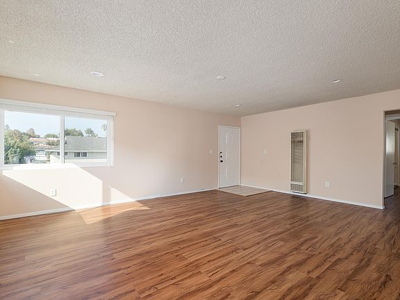 5th image of 2302 Aviation Blvd