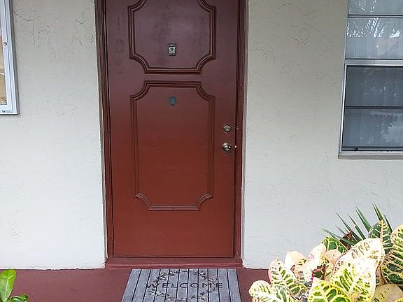 Front door ..on 1st floor.