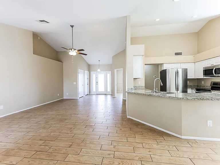 10801 W Wagon Wheel Dr — Photo 5