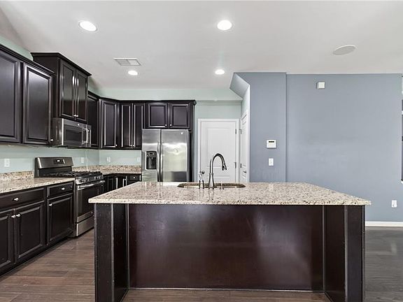 2nd image of 604 Schaefer Ave