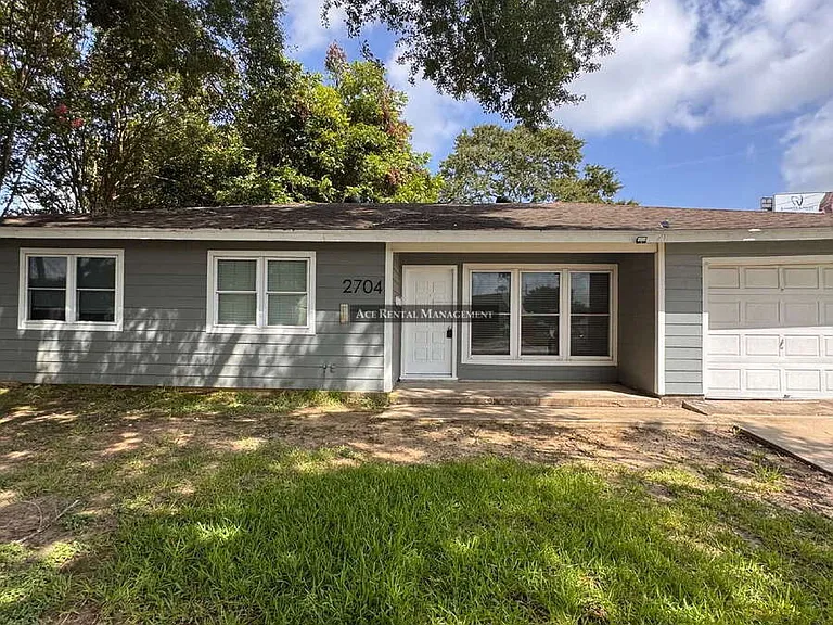 2704 Avenue N — Photo 1