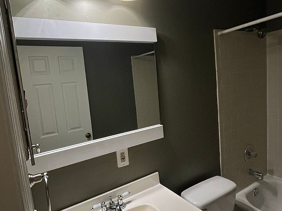 5th image of 1718 S Tucker Blvd APT B