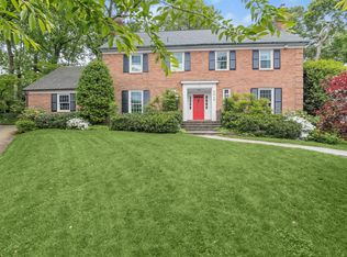 5949 Searl Ter, Bethesda, MD 20816