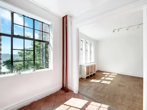 116 Pinehurst Avenue R32 image 3 of 10