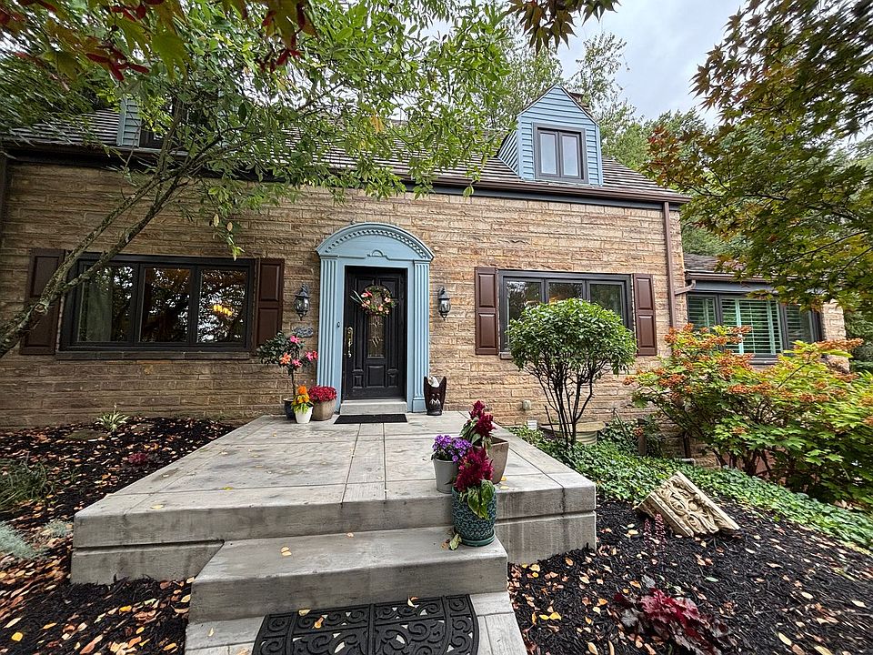 1st image of 33 Woodland Dr