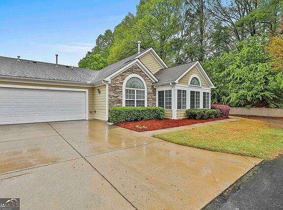 4th image of 195 Rehobeth Way