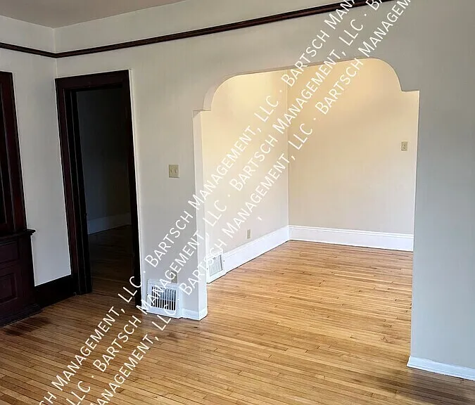 3279 S Pine Ave — Photo 3