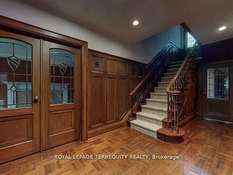312 Glenayr Rd — Photo 3