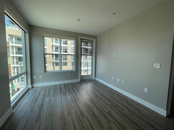 4th image of 555 W Date St #202