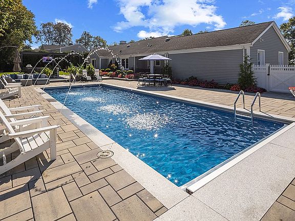 2nd image of 158 Ocean Dr W