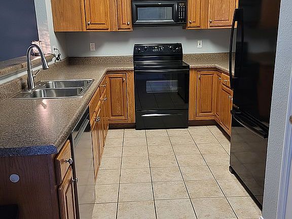 4th image of 902 Applebrook Dr