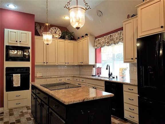 3rd image of 3908 Brookfield Dr