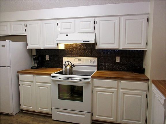 2nd image of 17 High Gate Trl