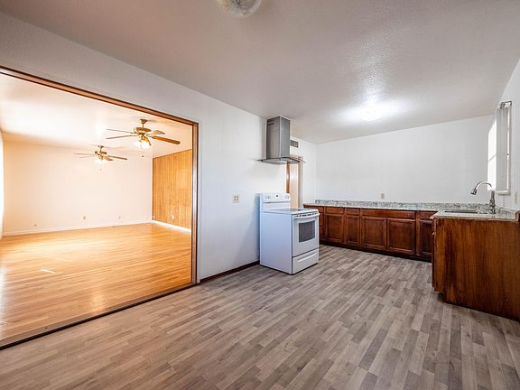 5th image of 752 Woodward Ave