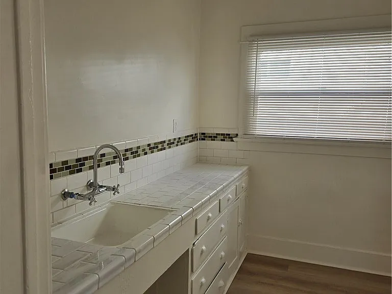 942 E 2nd St #8 — Photo 10