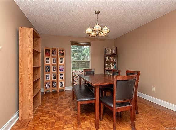 5th image of 8425 Fallbrook Dr