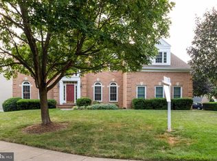 7932 Hollington Pl, Fairfax Station, VA