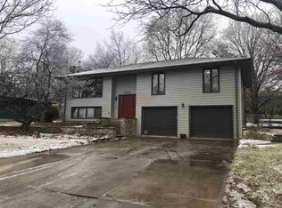 1815 Cedar Crest Dr, Manhattan, KS 66503