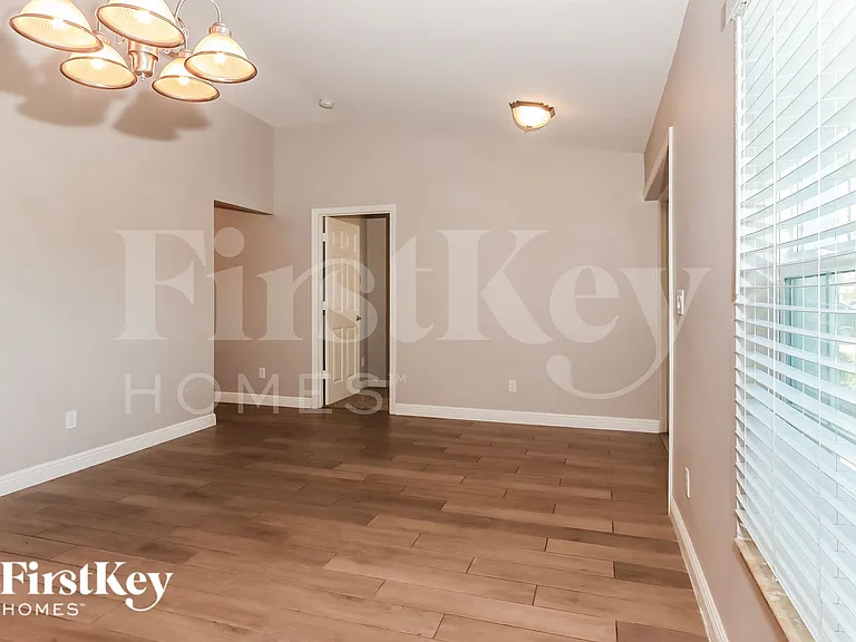 526 SW Dahled Ave — Photo 6