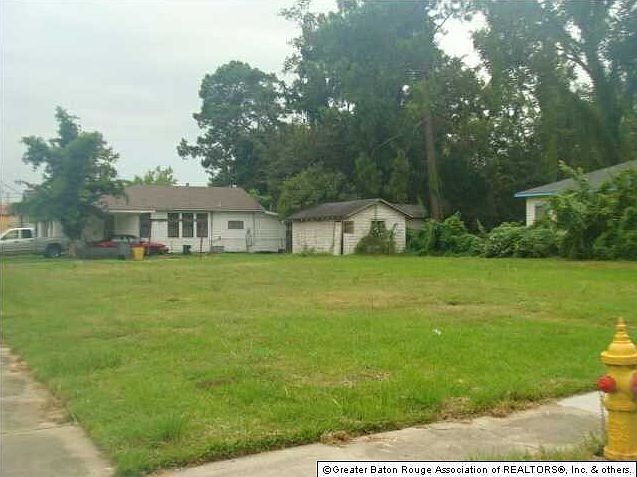 2nd image of 2282 Edgewood Dr