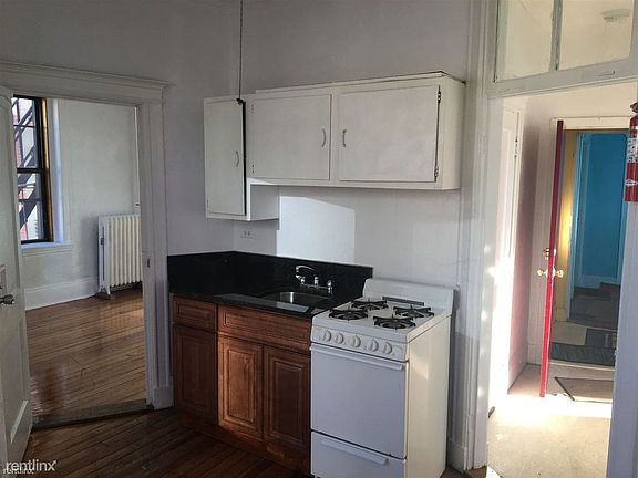 519 Park Drive 6A Kitchen Sink, counter, stove 12-2019