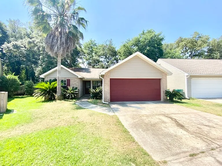 164 Wright Cir — Photo 1