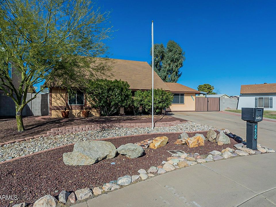 Front view - Corner lot