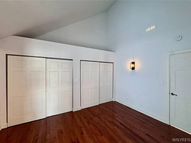 762 Columbus Pkwy — Photo 20