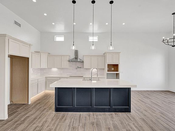 5th image of 13365 Emerald Pearl Dr