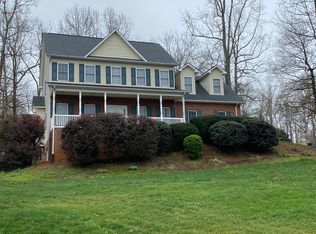 5073 Old River Dr, Hickory, NC 28602