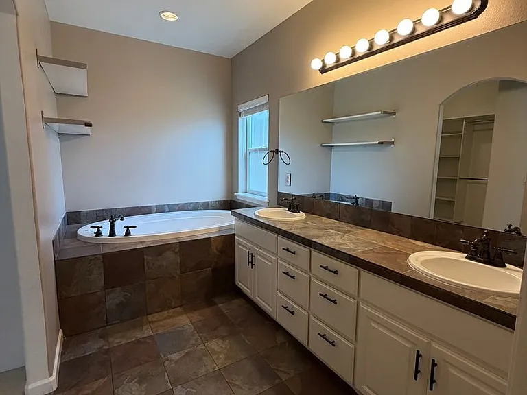5207 Villa Dr — Photo 8