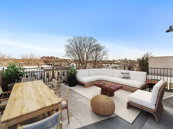 248 Palmetto St Floor 3, Brooklyn, NY 11221